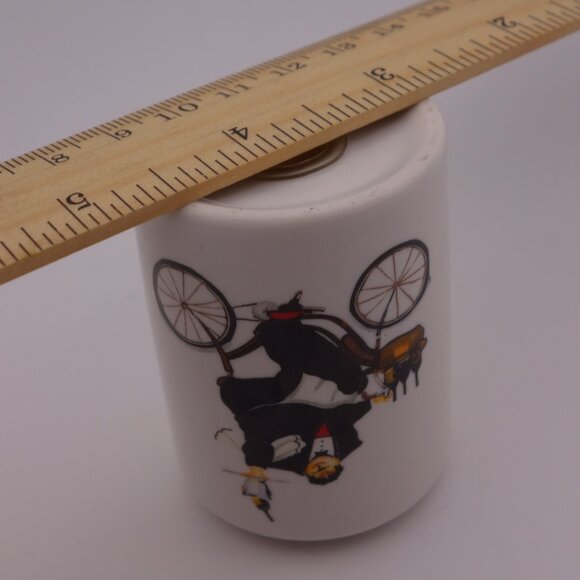 Oneida "Chefs to Go" Salt & Pepper Set featuring a Chef and a Waiter on Bicycle - Picture 6 of 13